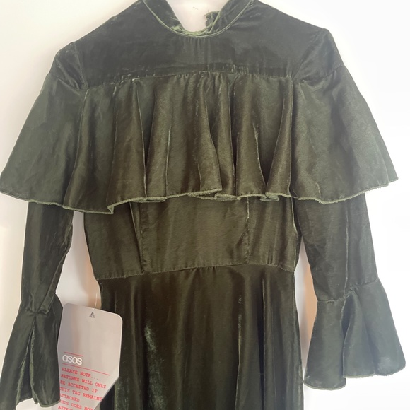 ASOS Trumpet Sleeve Velvet Midi Dress Green - Picture 5 of 10